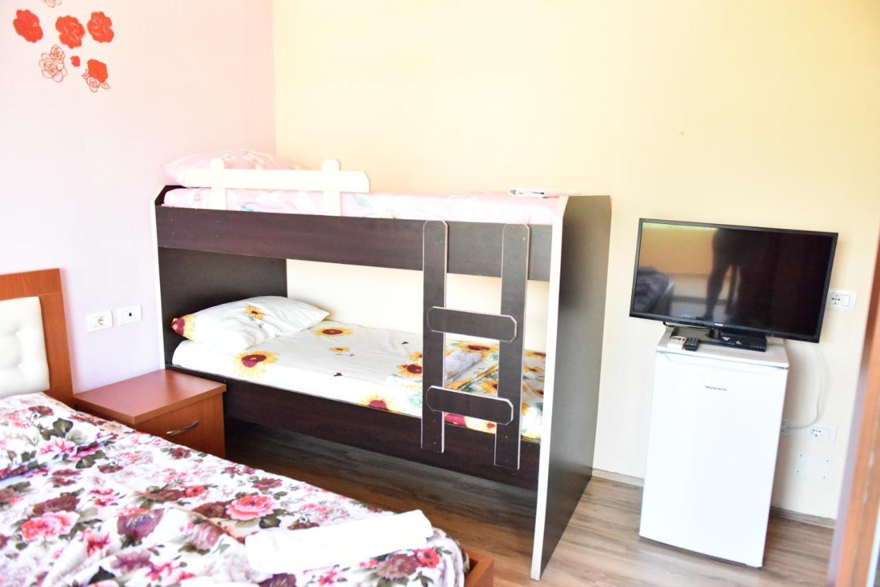 Hotel Kriti Max , Shengjin Shëngjin エクステリア 写真