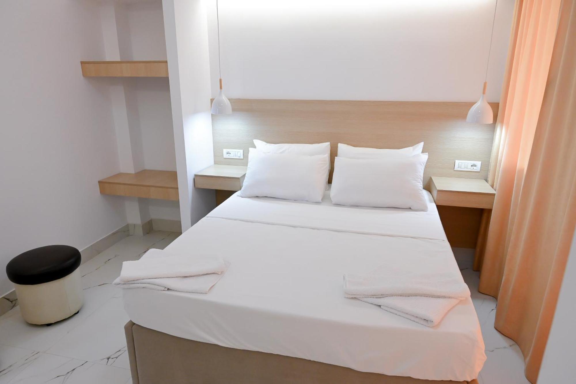 Hotel Kriti Max , Shengjin Shëngjin エクステリア 写真