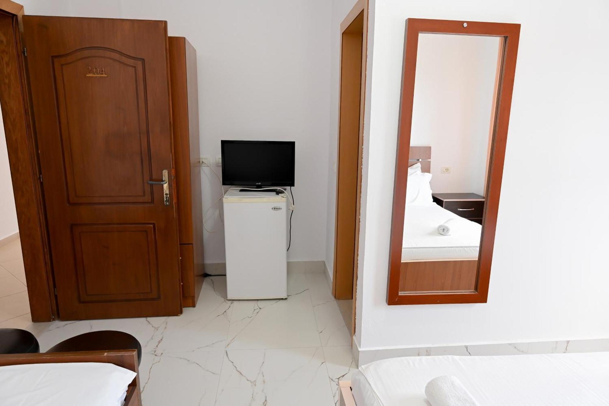 Hotel Kriti Max , Shengjin Shëngjin エクステリア 写真