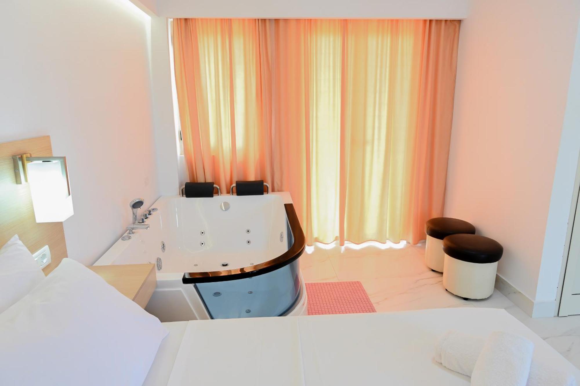 Hotel Kriti Max , Shengjin Shëngjin エクステリア 写真