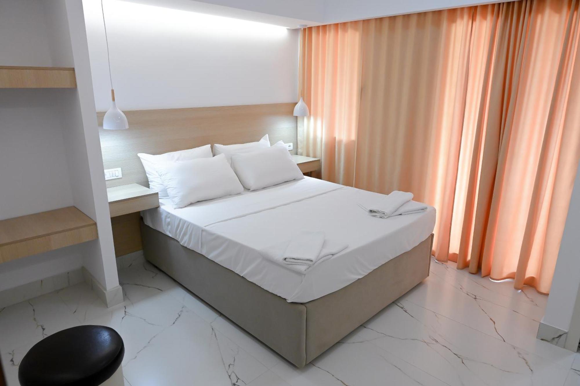 Hotel Kriti Max , Shengjin Shëngjin エクステリア 写真