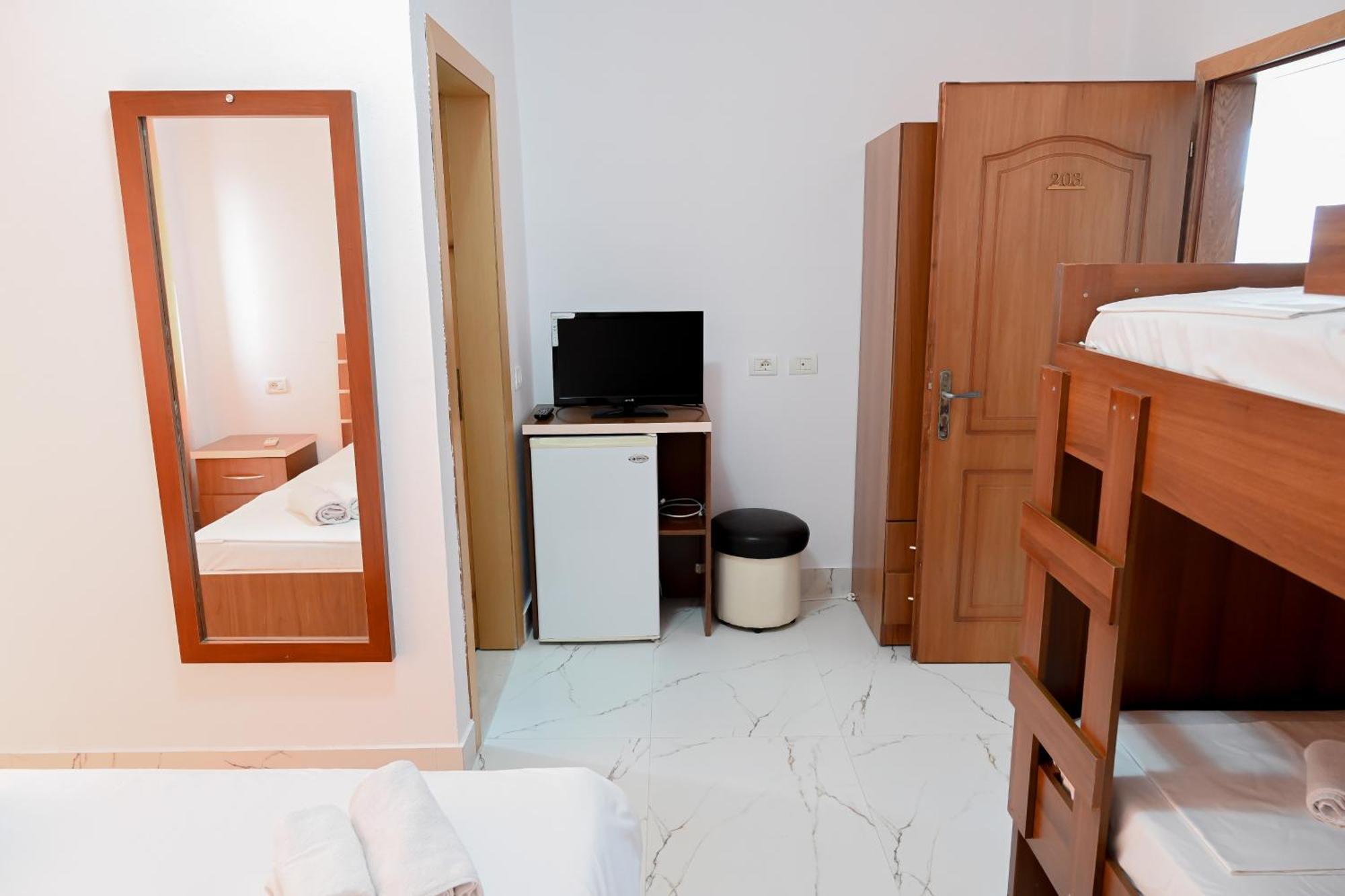 Hotel Kriti Max , Shengjin Shëngjin エクステリア 写真